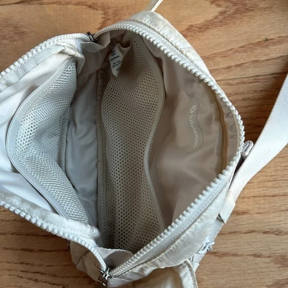 GOOD CONDITION Lululemon large belt bag - Picture 4 of 6